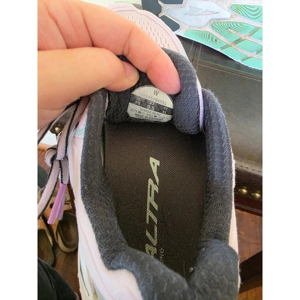 Altra light stains